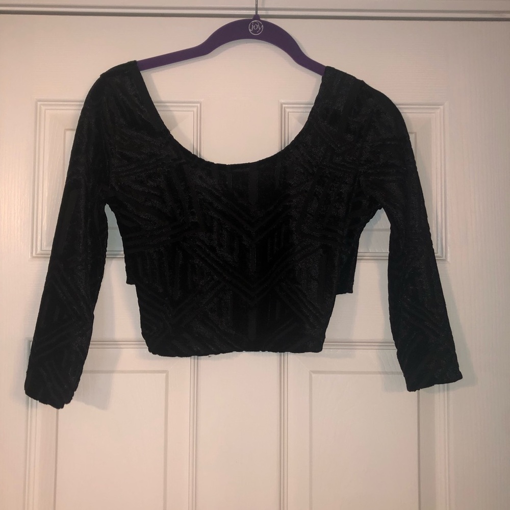 Trendy black cross back crop top!  NWT sz xs
